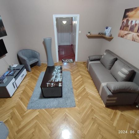 Startpont Apartman Печ Экстерьер фото