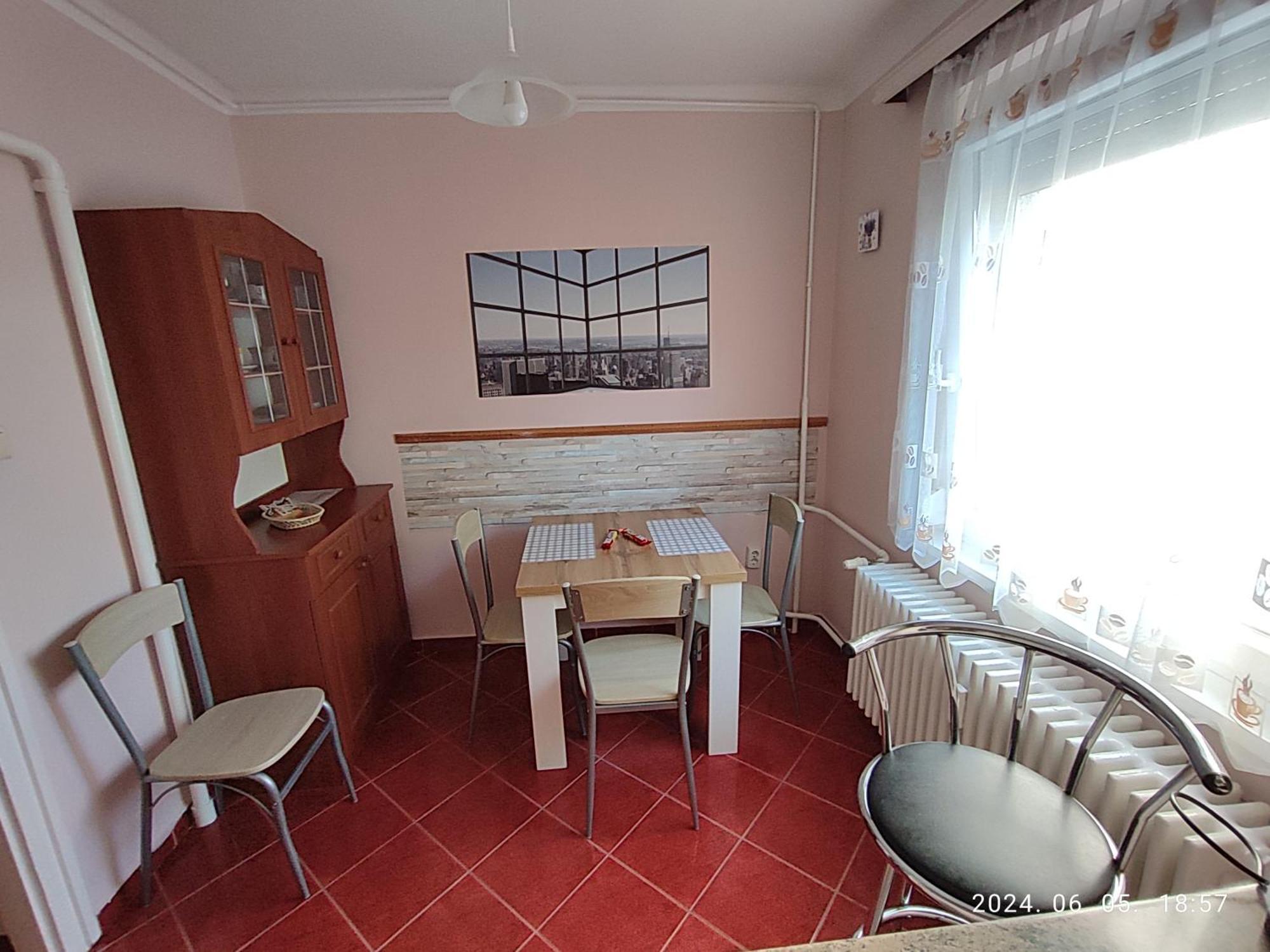 Startpont Apartman Печ Экстерьер фото